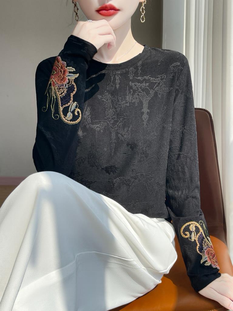 Ethnic Wear In Fashion - Nueva Blusa Bordada de Cuello Redondo