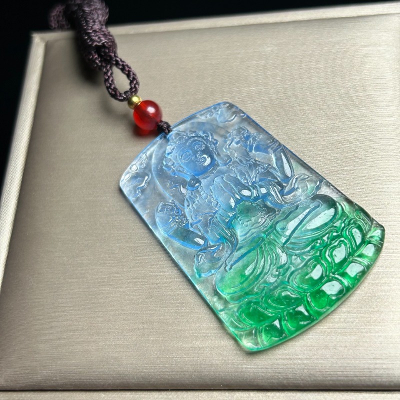 Collar con Colgante de Jade Gu - Ethnic Wear Fashion Brand reseña y precio